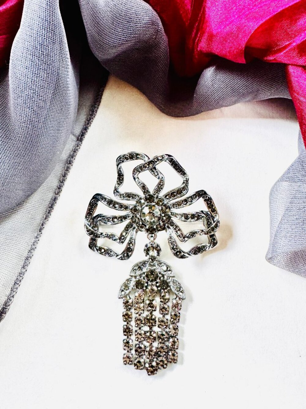 Simply Vera Vera Wang Brooch Pin - Silver Tone Crystal Bow - New With Tag